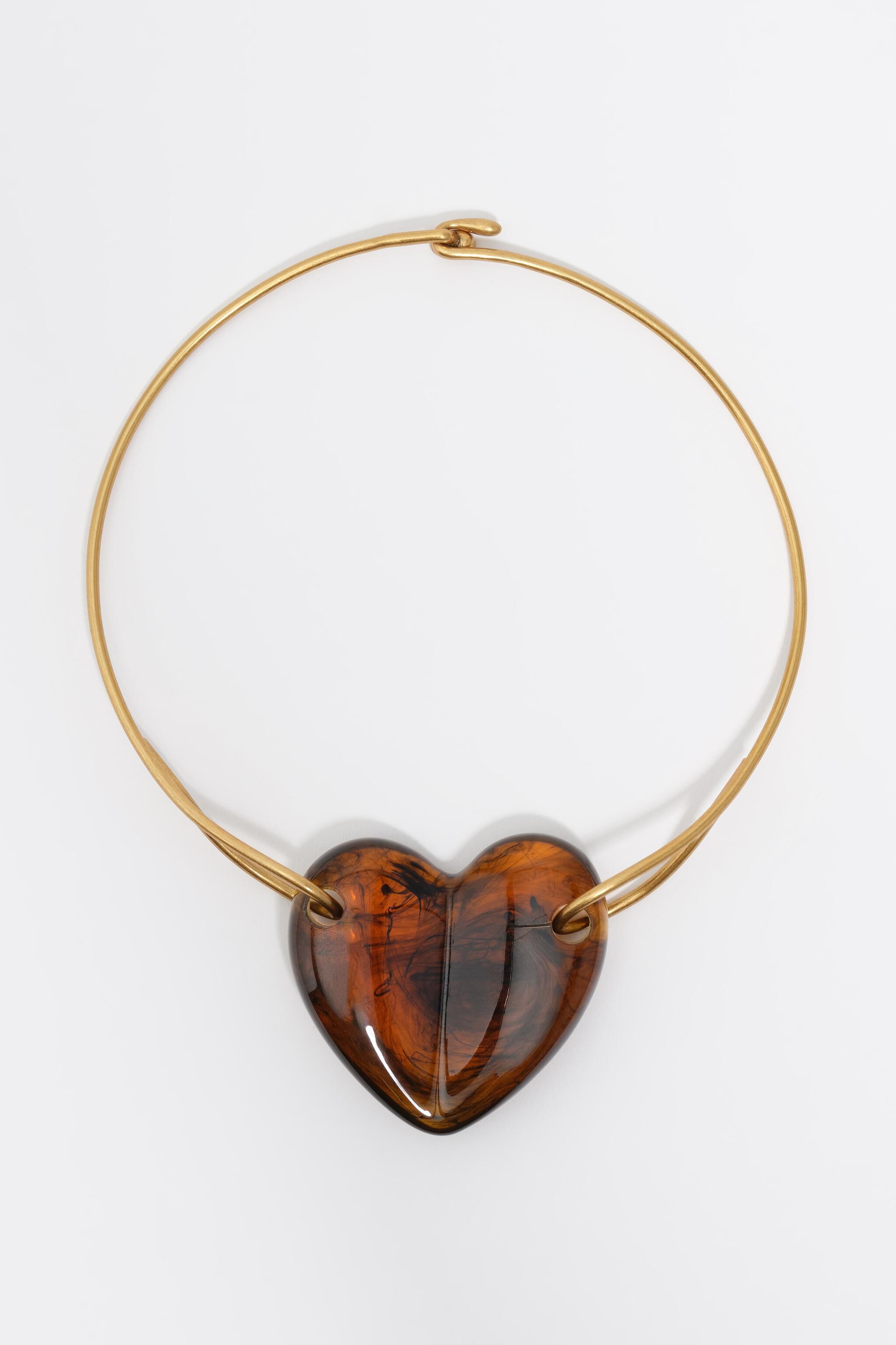 Amberresin hjärta kolsnodd