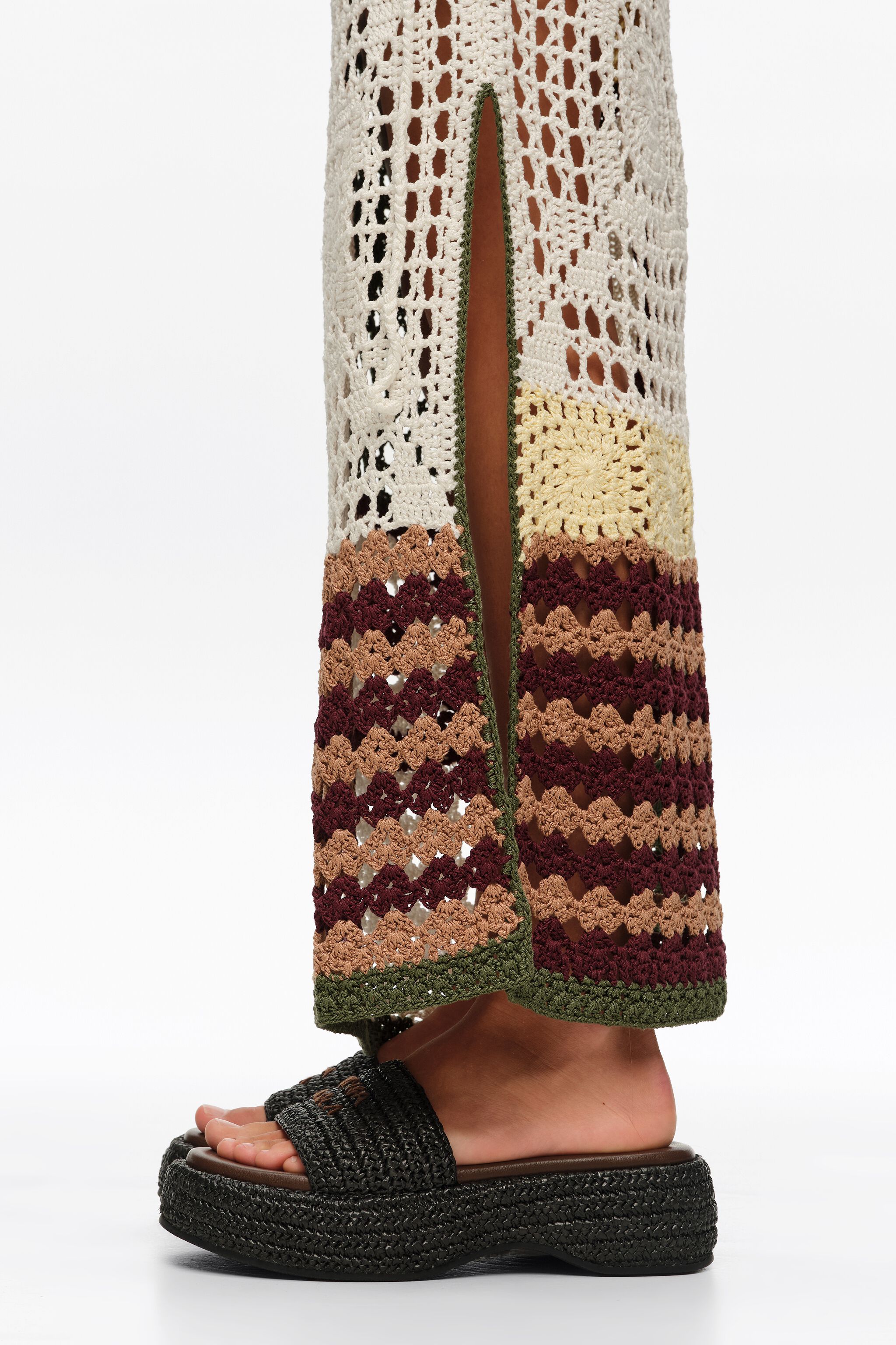 Svart raffia-plattformssandaler
