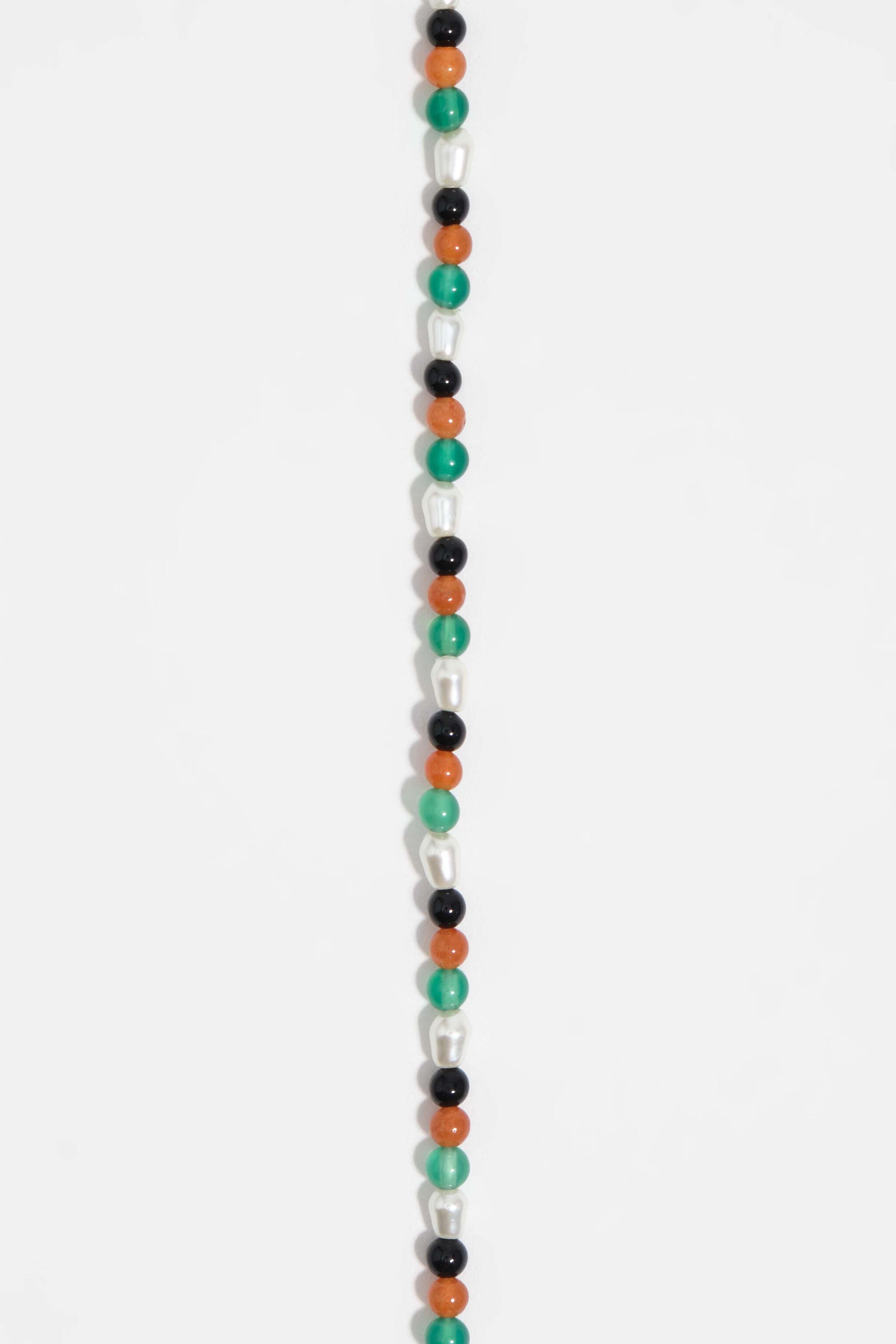 Gyllene kedjor och stenar halsband