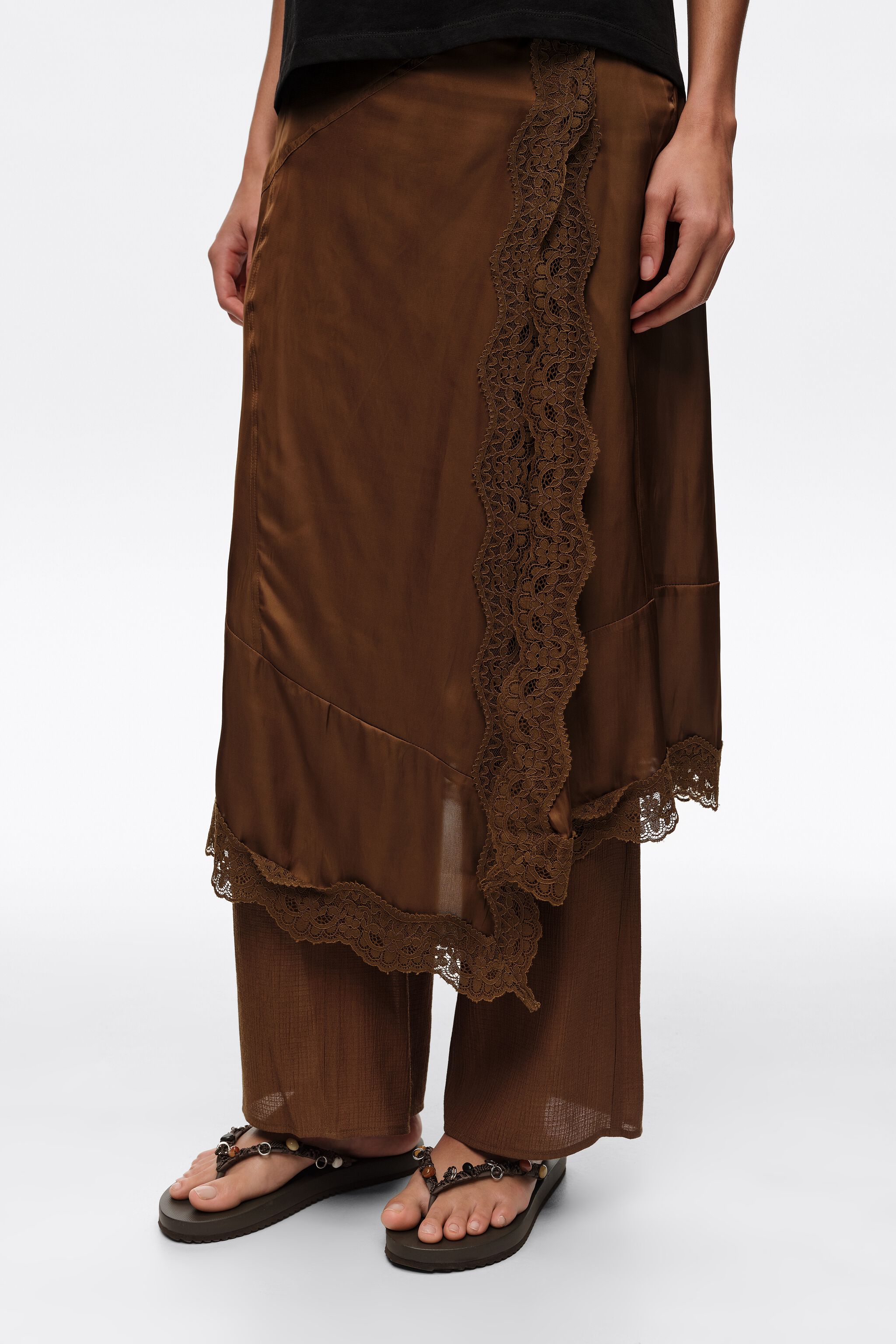 Mörk olivviskosa kantad skort