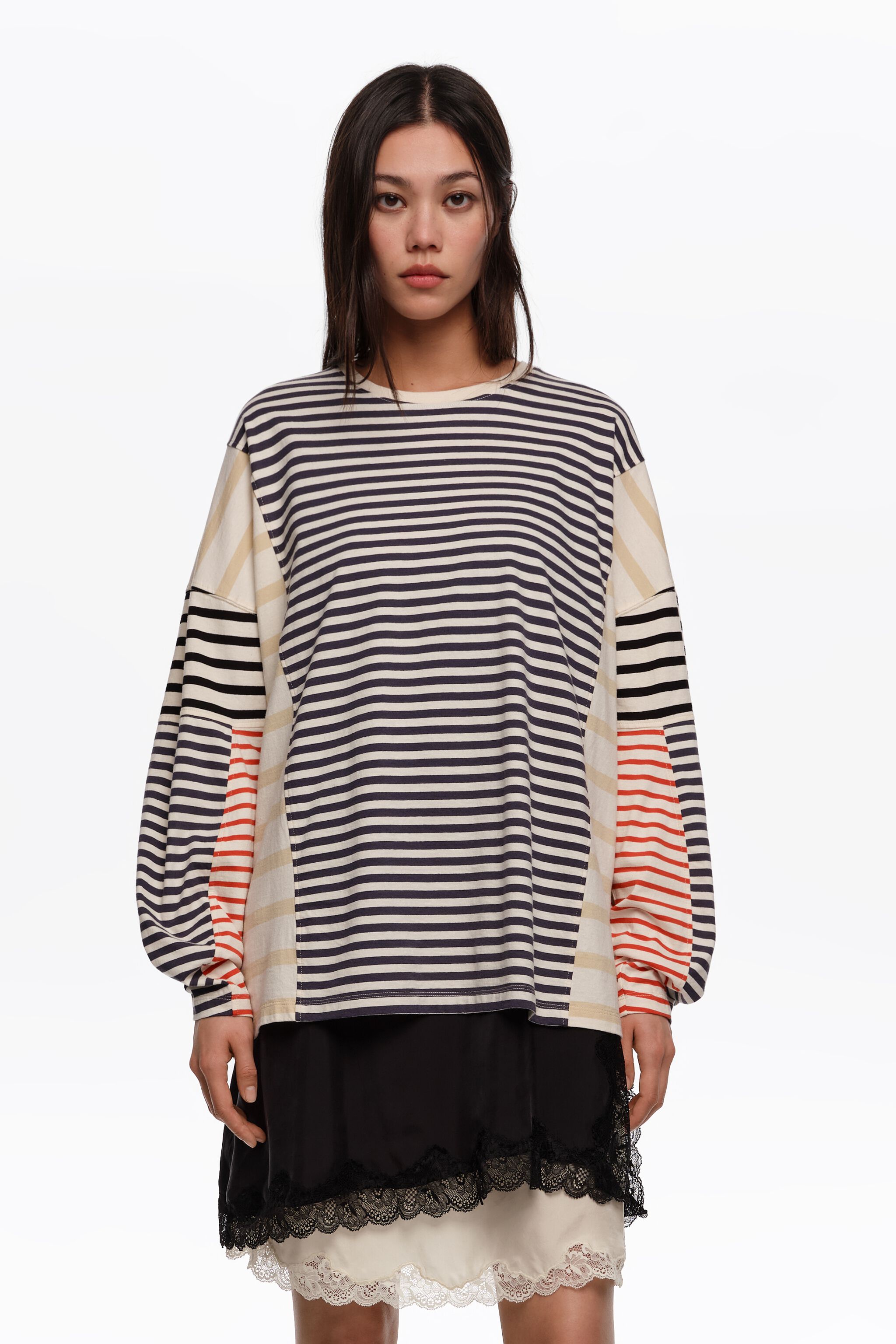 Multifärgad streckad överstor T-shirt