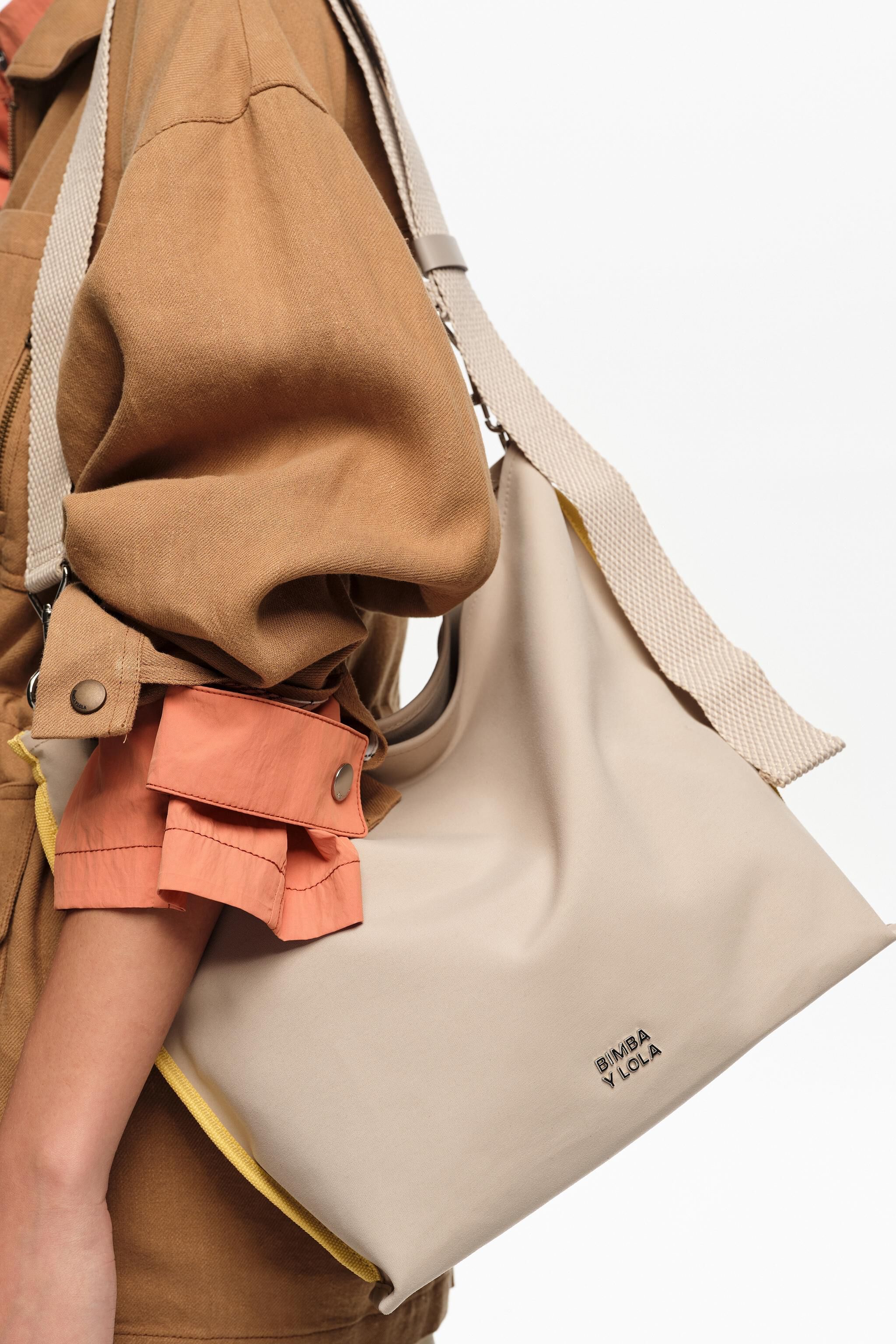 Medium sand gabardine Carlino-väska