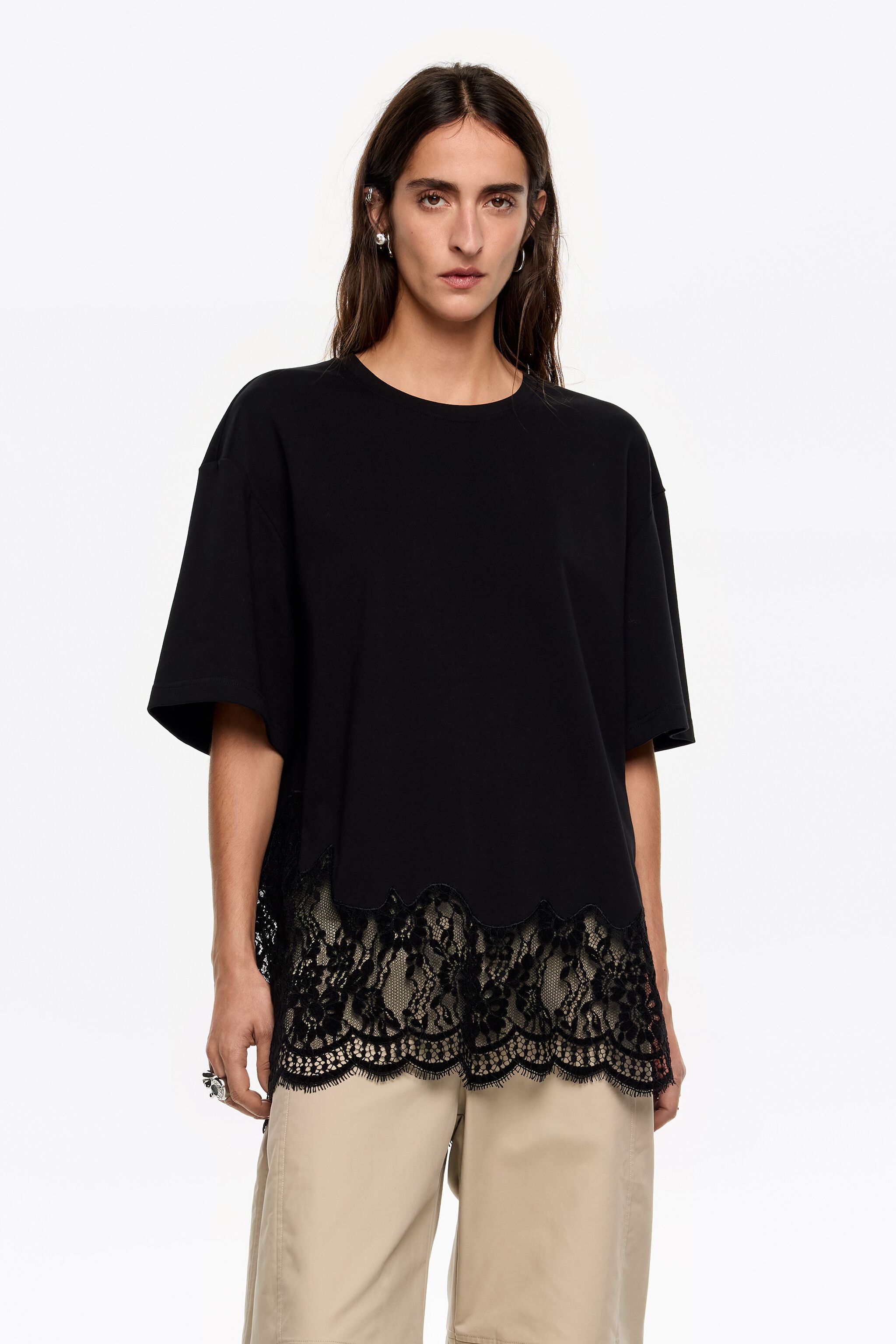 Stor svart gottad T-shirt