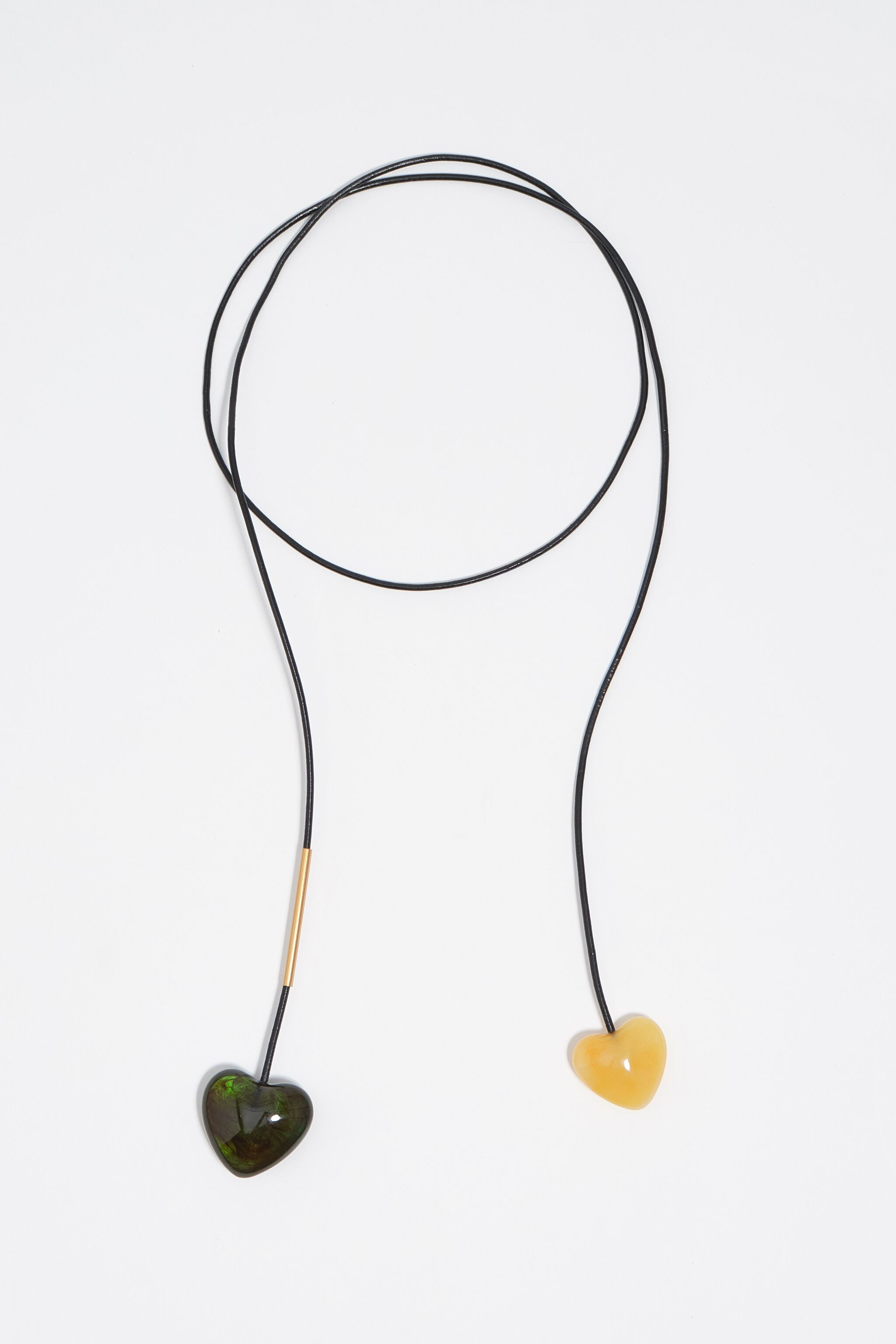 Halsband i flerfärgad resin