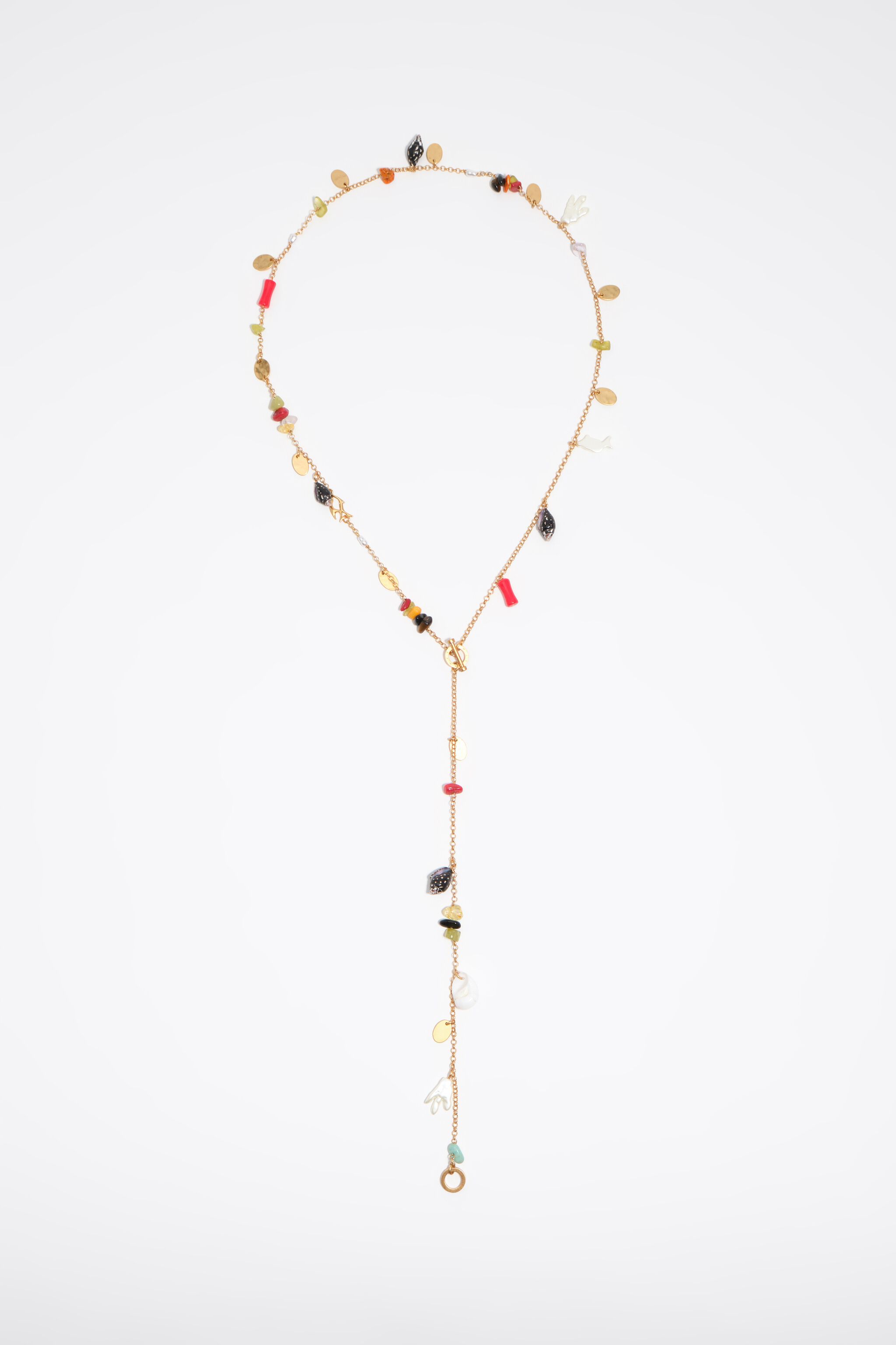 Gammal gul halsband med stenar och skal