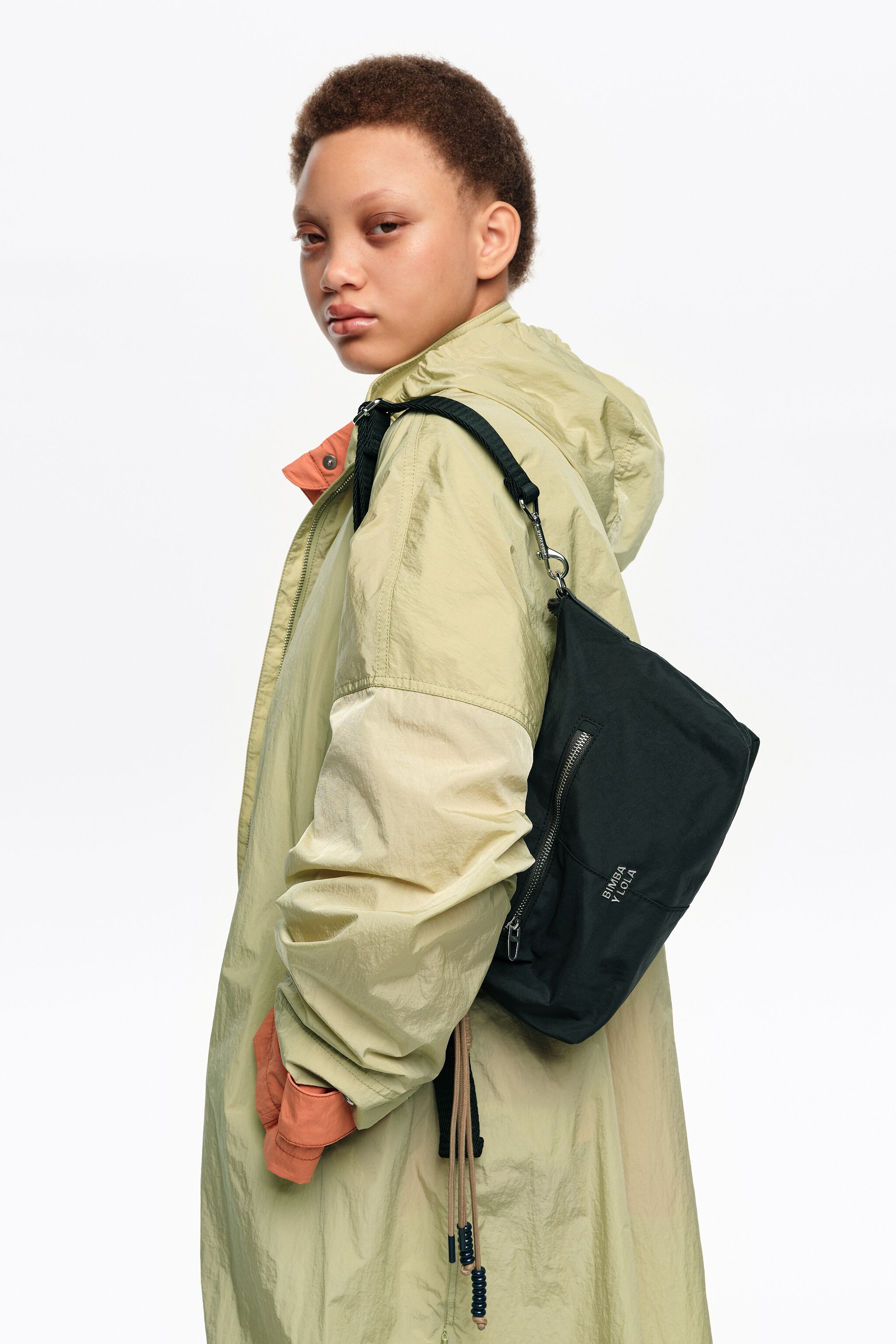 Svart nylon Trapecio-väska