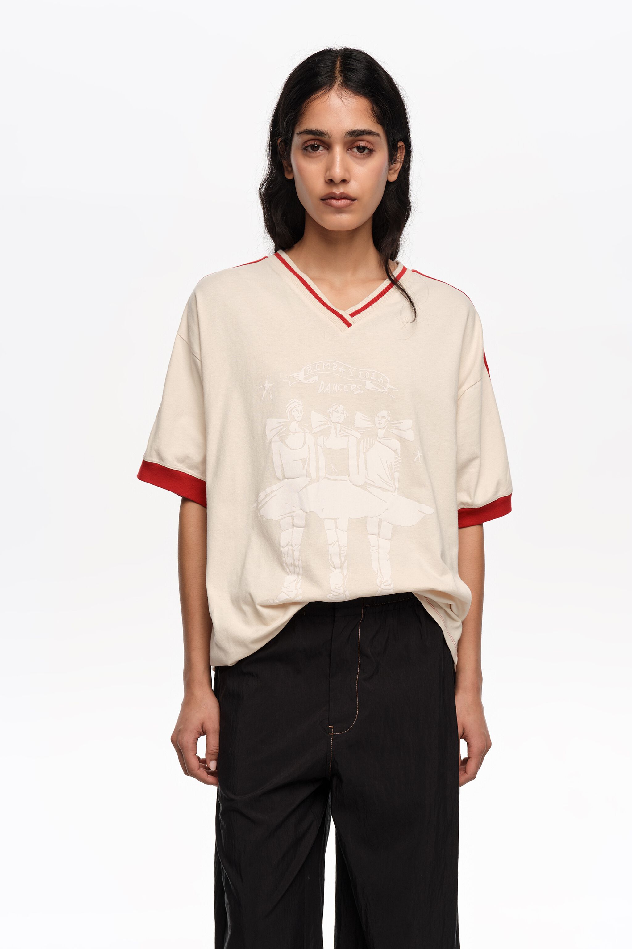 Ivory V-halsdansarens logot-shirt Ivory V-halsdansarens logot-shirt