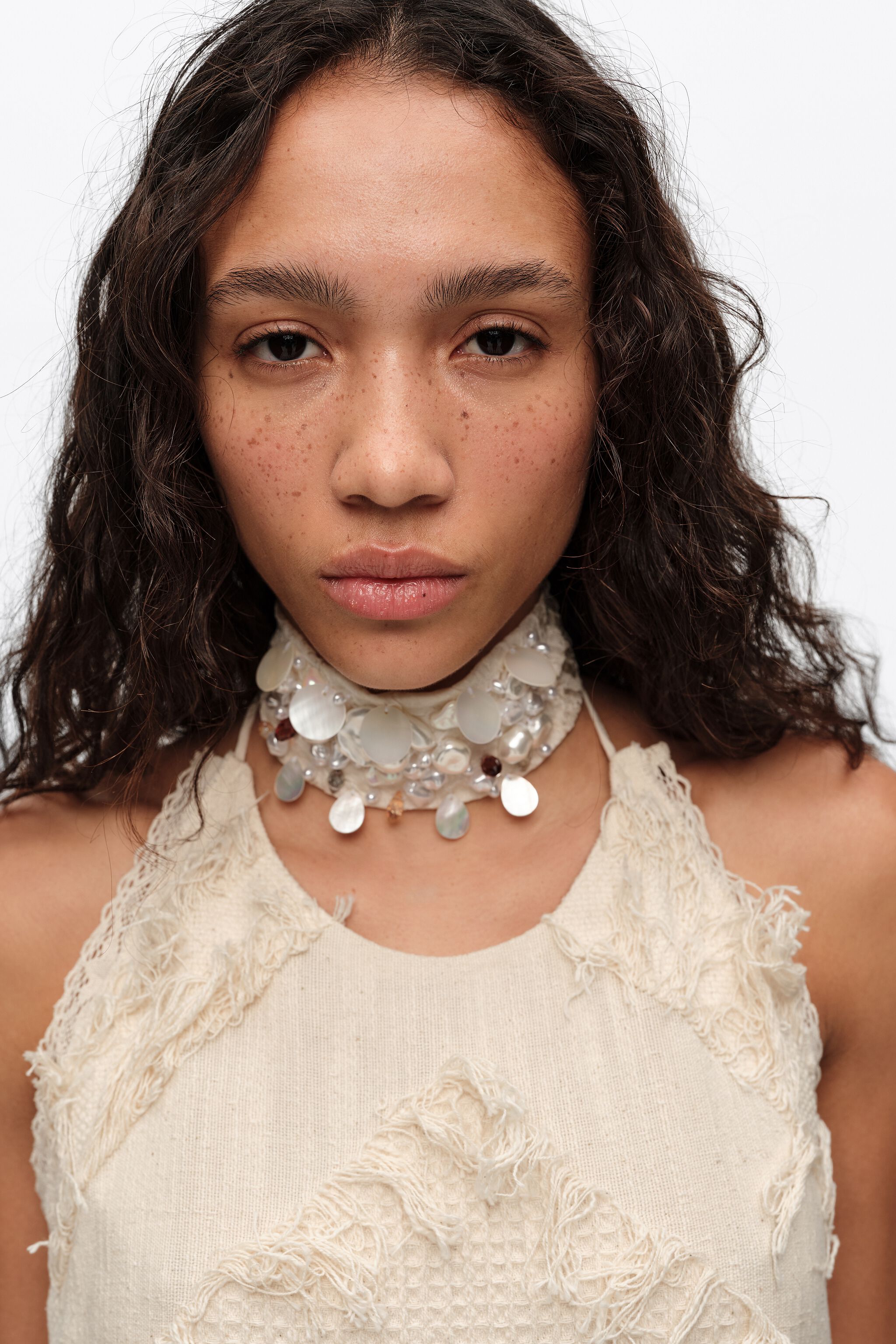 Ivory vävad halsband med perlor