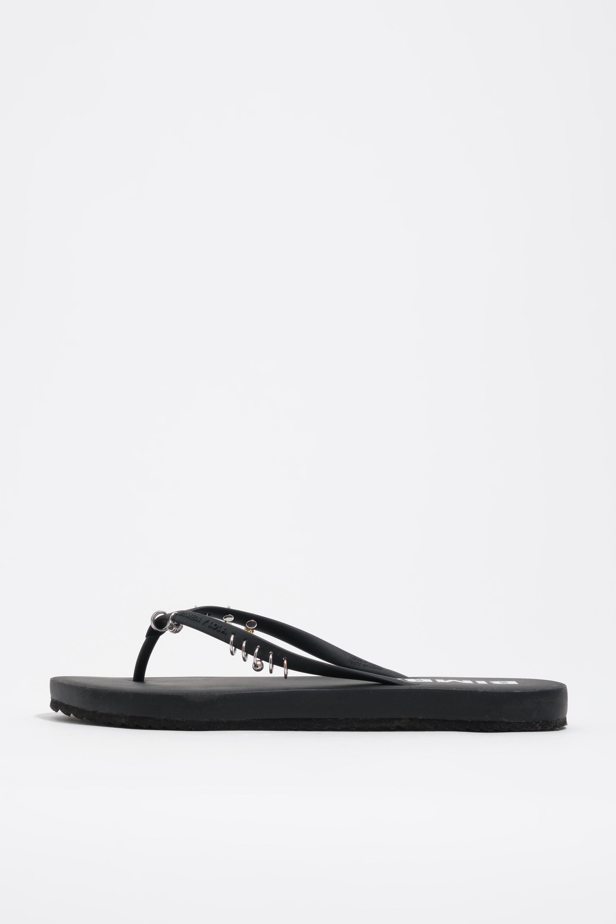 Svart flip-flop med genomgångar