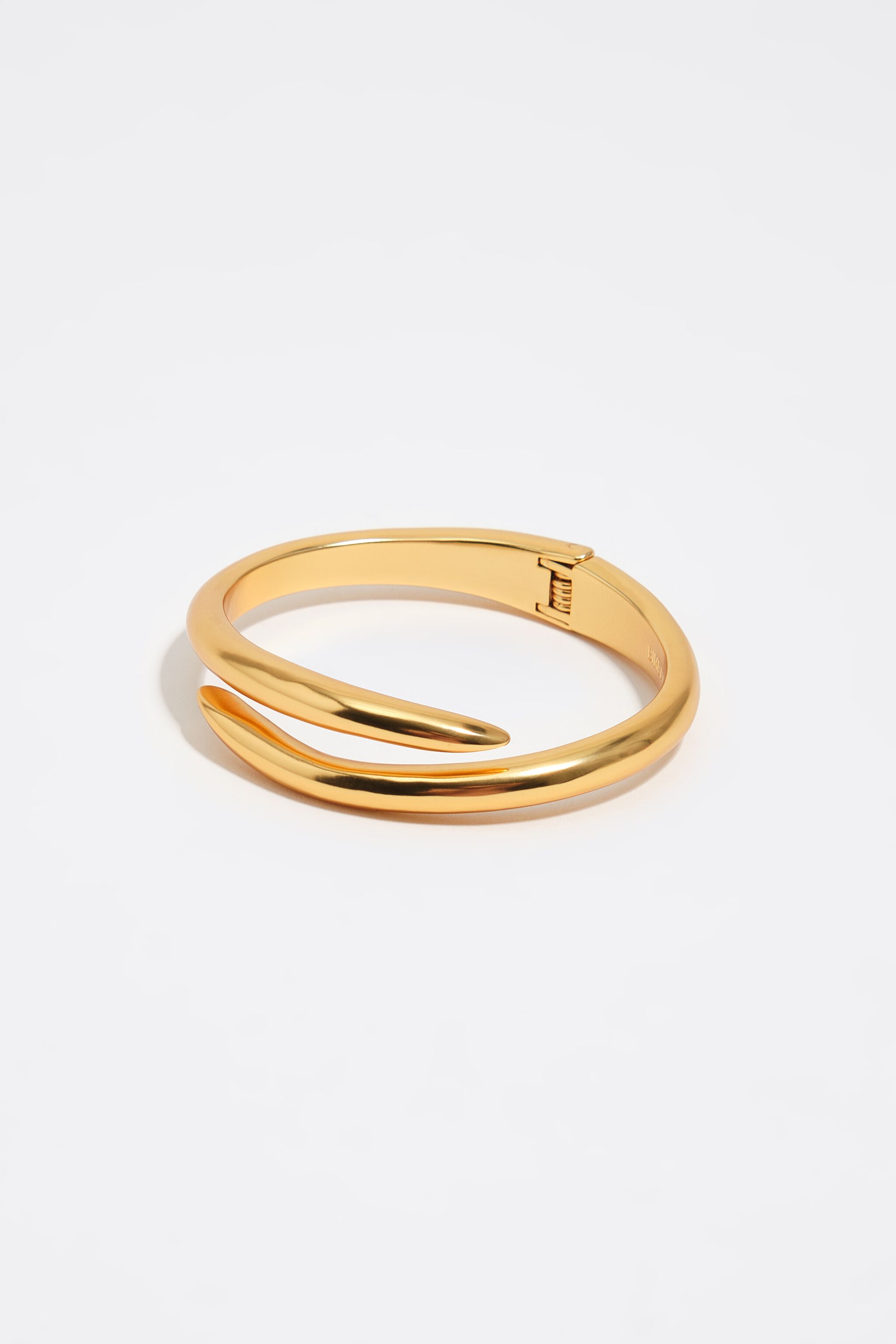 Matt guld korsvis armband