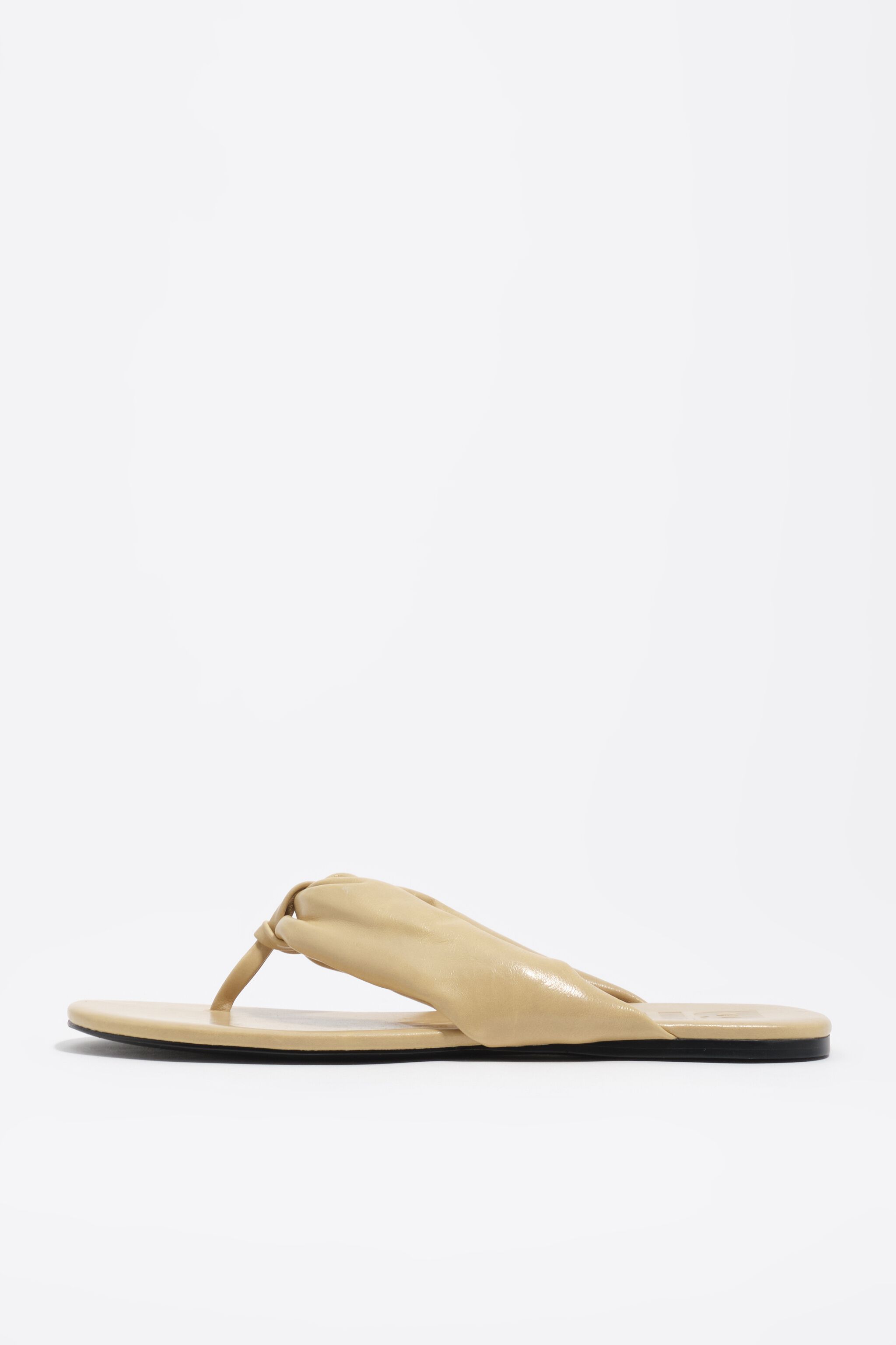 Gul läder tubulär platt sandal
