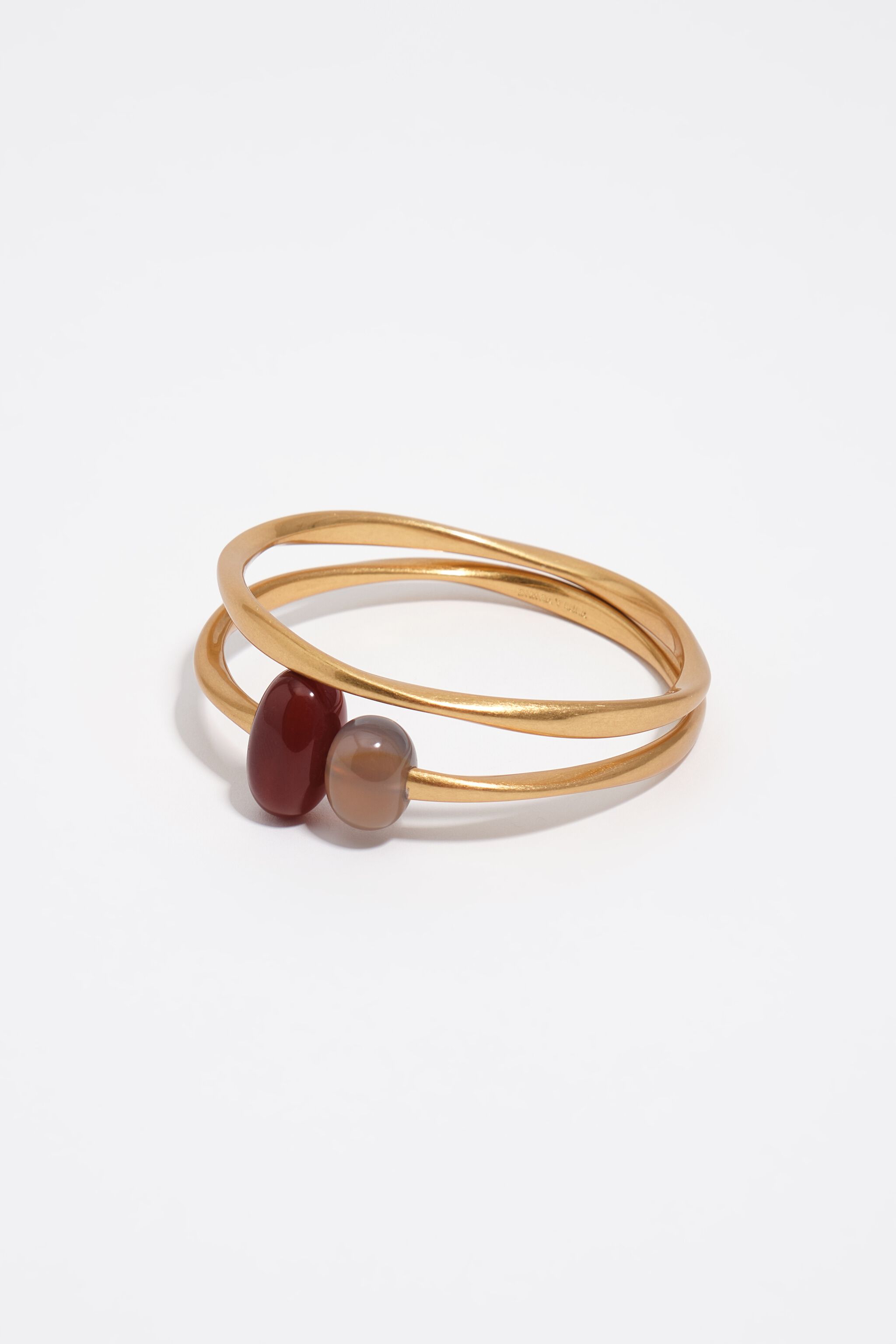 Par av 2 mattguld stenmönstrade armband