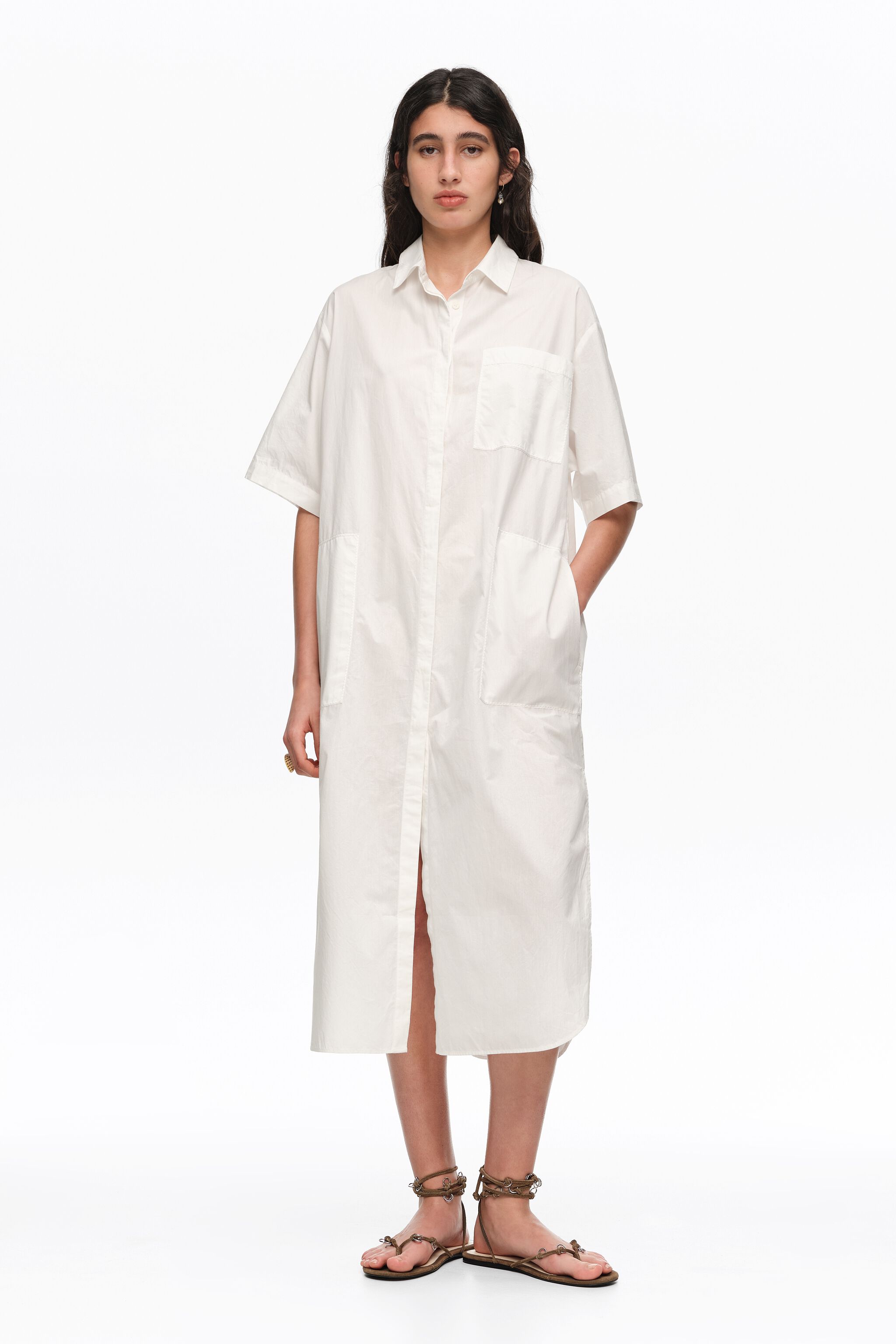 Vit bomullsnässad skjortdress