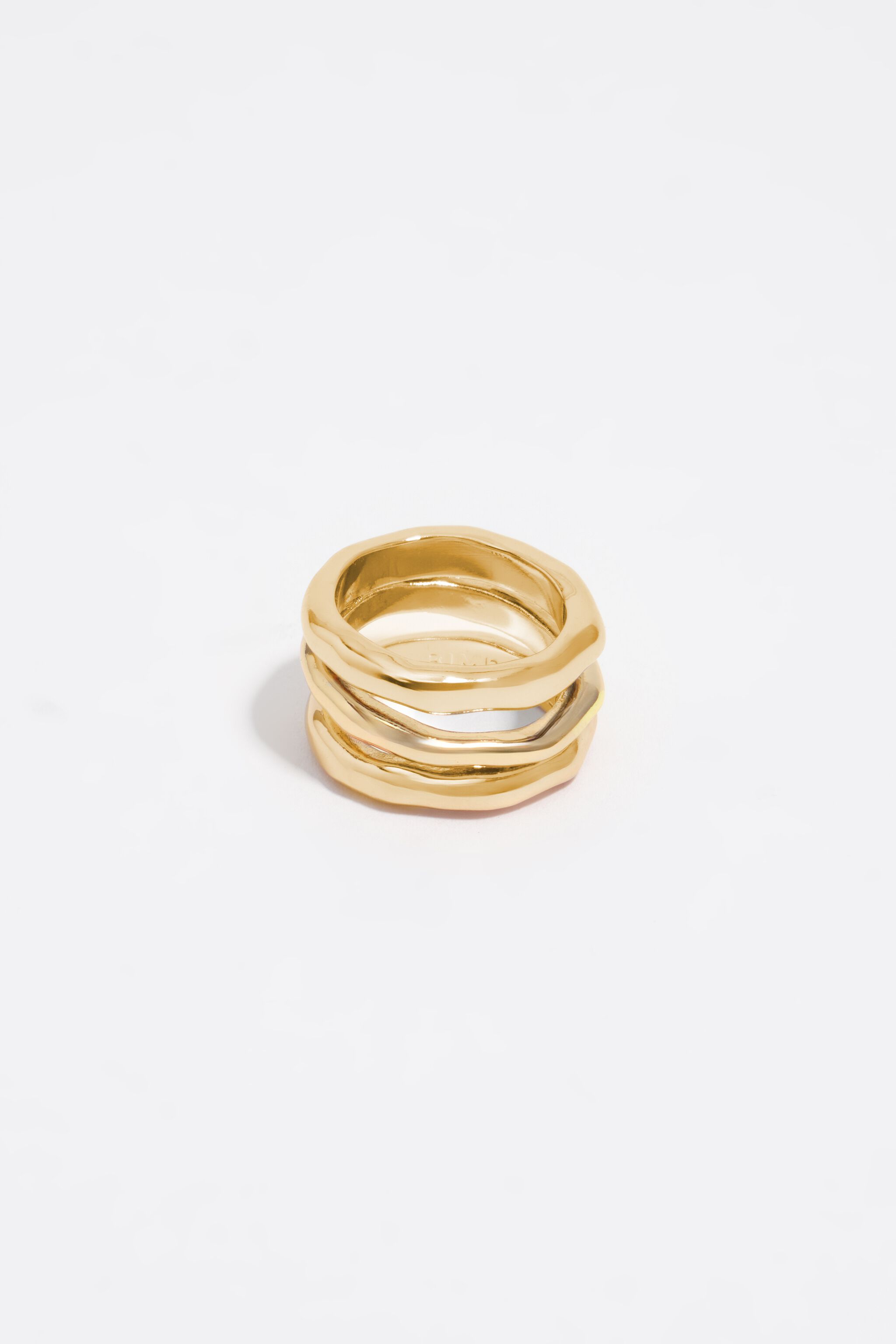 Texturerad mattguld trebandsring Texturerad mattguld trebandsring