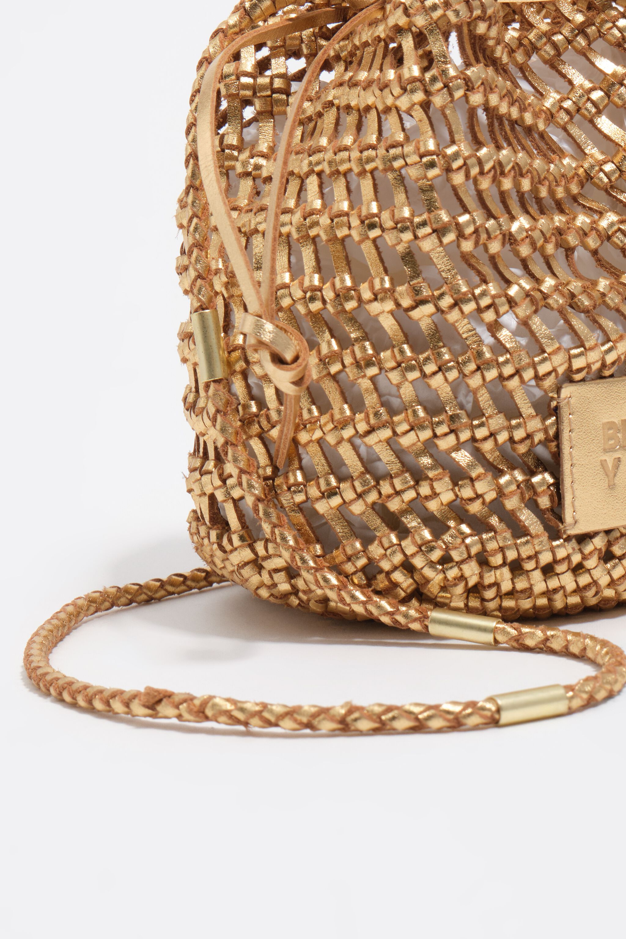 Guldplaterad lädermini bucketbag