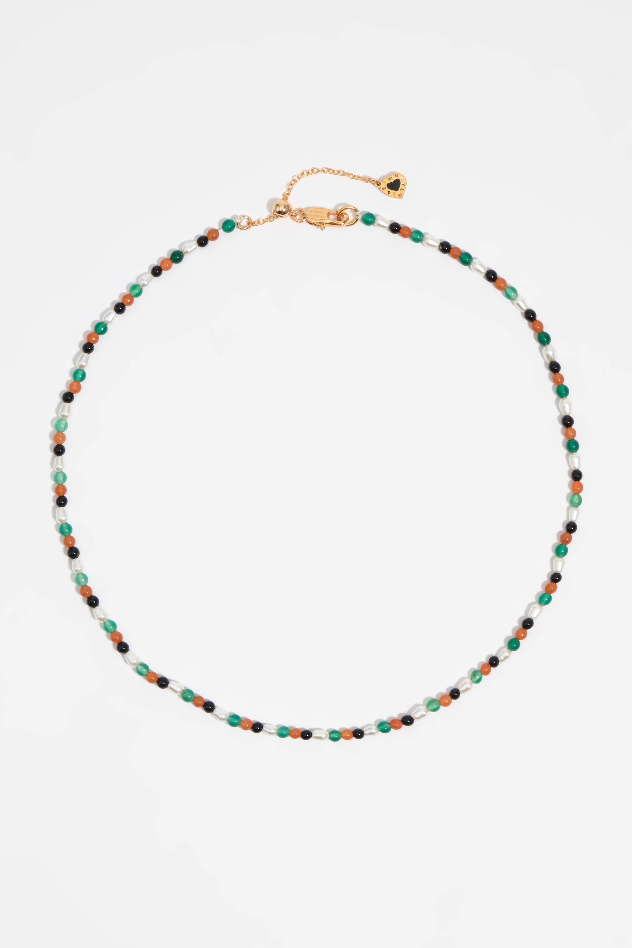 Gyllene kedjor och stenar halsband